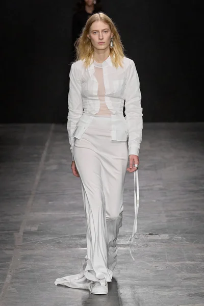 Look 25
